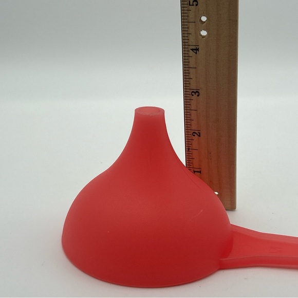 Tupperware Large Funnel Fill Oil Bottles Shakers Make Rice Mold Kiss Pink Retro - Picture 9 of 9